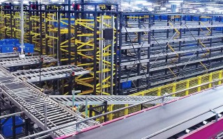 兰剑科技 兰剑智能取得带拆箱结构提升机专利，增强仓储系统的稳定性和安全性